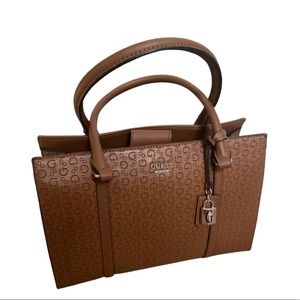 Guess shoulder bag. NEW. Medium size.